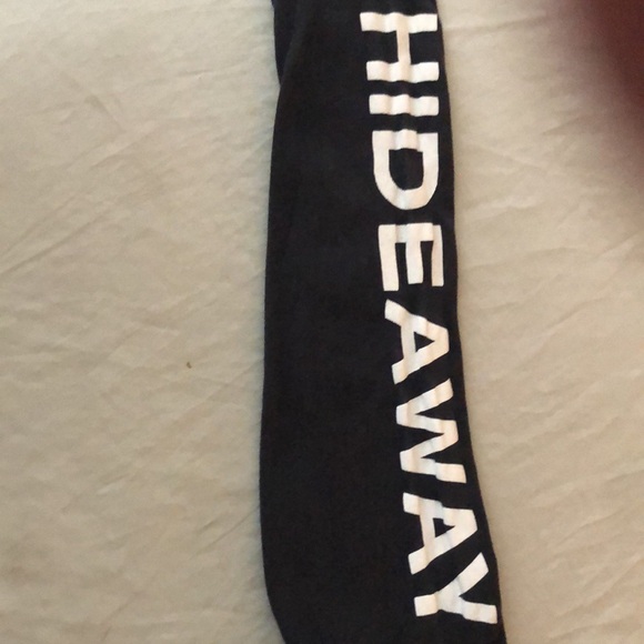 4️⃣ FOR $🔟! THE HIDEAWAY GRILL LONG SLEEVE TEE - Picture 7 of 7